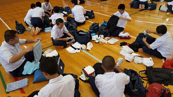班別忘れ物点検の様子
