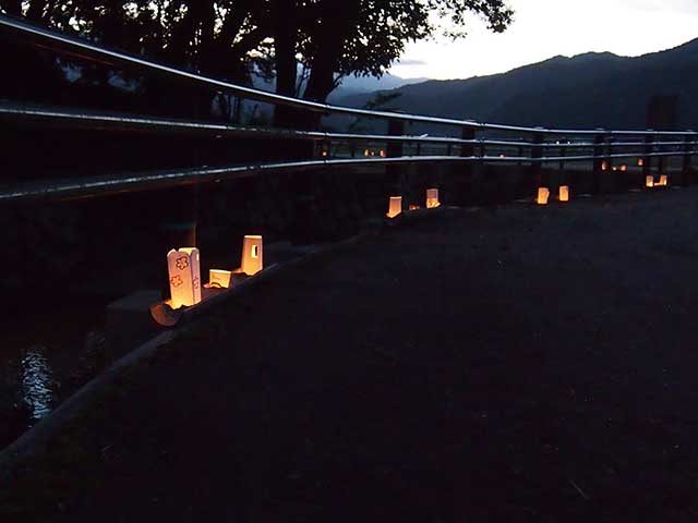 裂田溝（さくたのうなで）のライトアップ