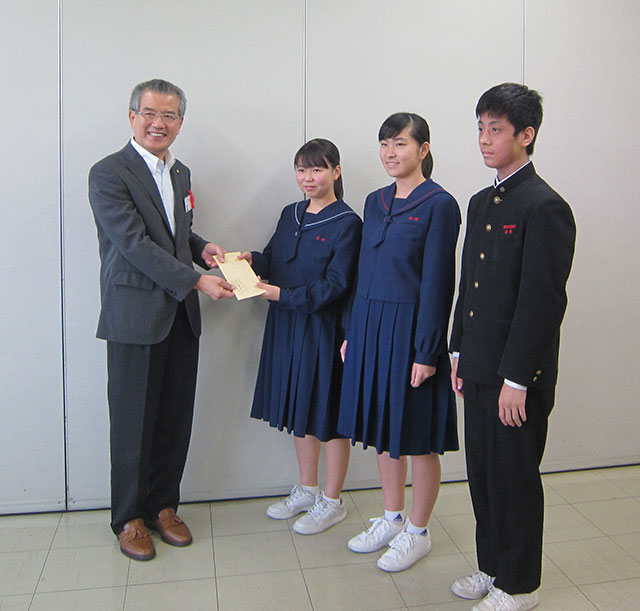 那珂川北中学校 吹奏楽部、募金を町長に